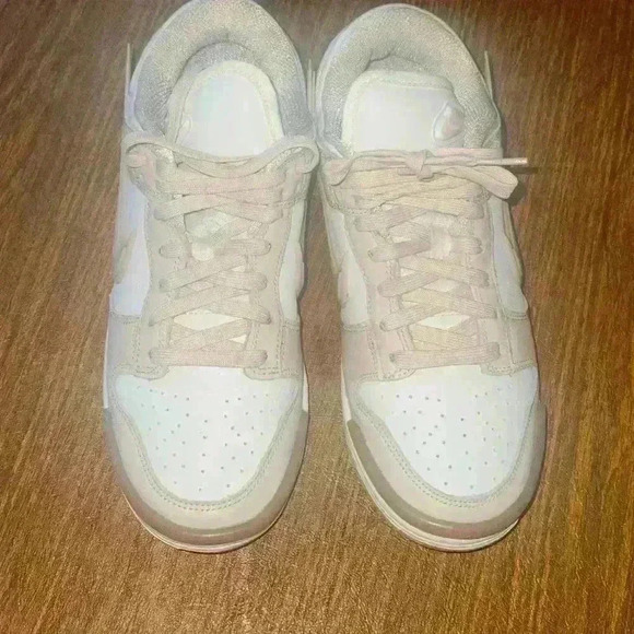 Nike sneakers size 8.5 EUC. - Picture 1 of 7